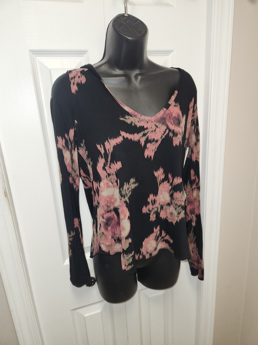 🍉Wilfred Small V-Neck Top